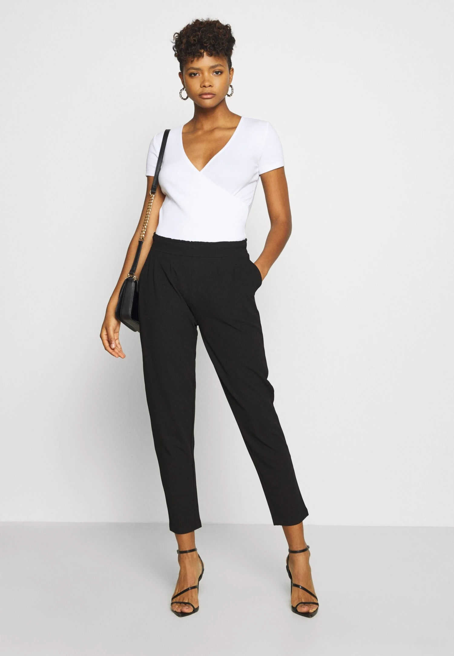 Paperbag Waist Tapered Trousers - Pantaloni - Black Even&Odd Paperbag Waist Tapered Trousers - Pantaloni - Black -Even&Odd 1fdfb325279045eebe57f61af0555c74 scaled