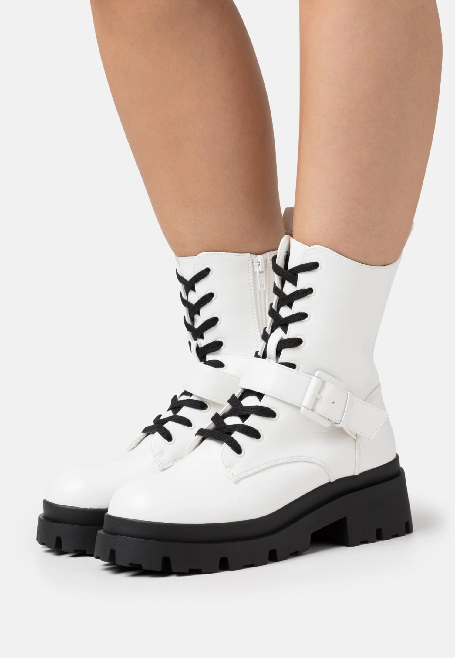 Stivaletti Con PlateauWhite Donna Stivaletti EVC11N02F-A11 Stivaletti Con PlateauWhite Donna Stivaletti EVC11N02F-A11 -Even&Odd 25defac0d7af498fba5affc826d78f3f scaled