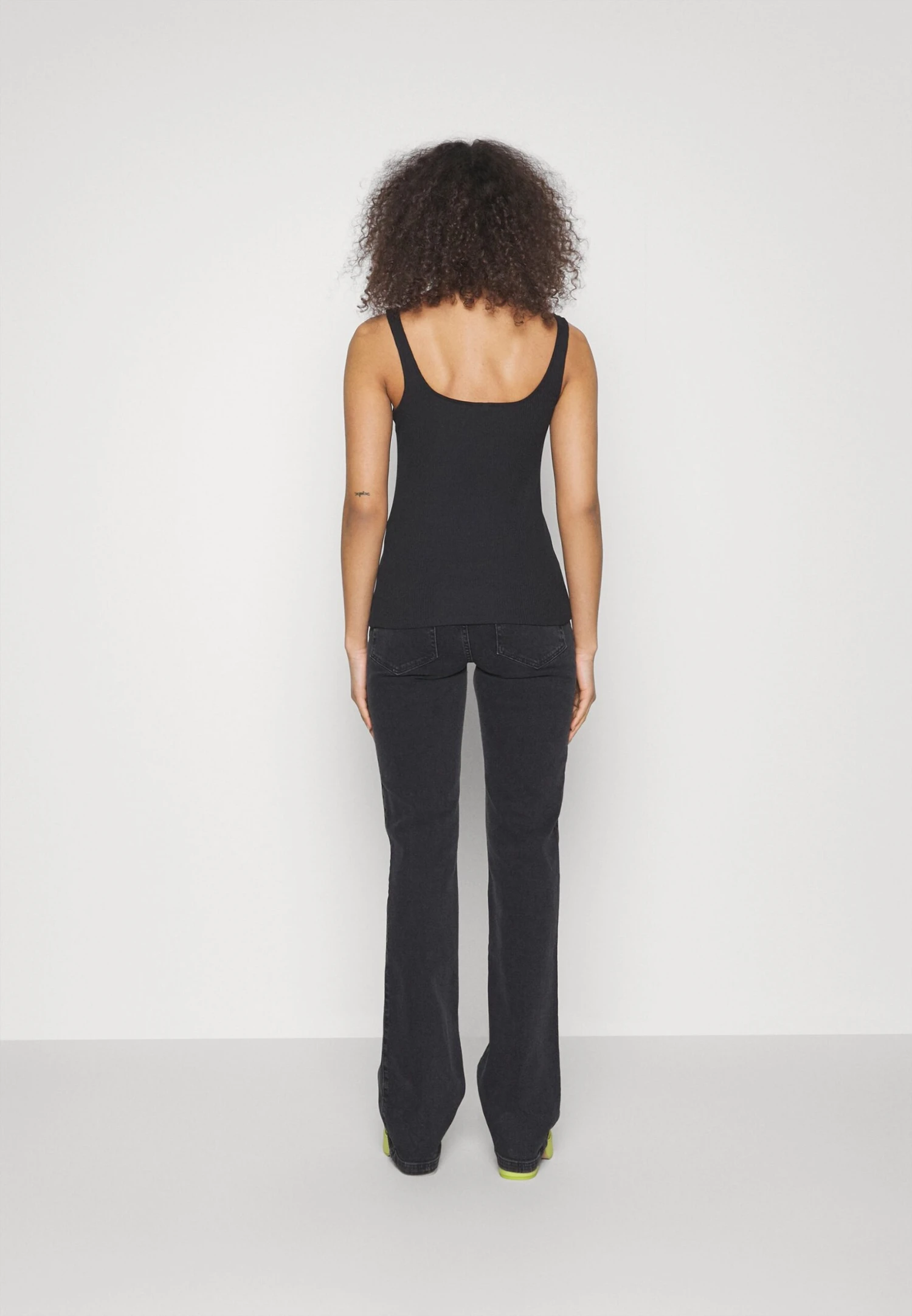 Jeans A ZampaBlack Denim Donna Jeans EVI21N00A-Q11 Jeans A ZampaBlack Denim Donna Jeans EVI21N00A-Q11 -Even&Odd 3dfec485026a4fed8442c822b36377a4 scaled