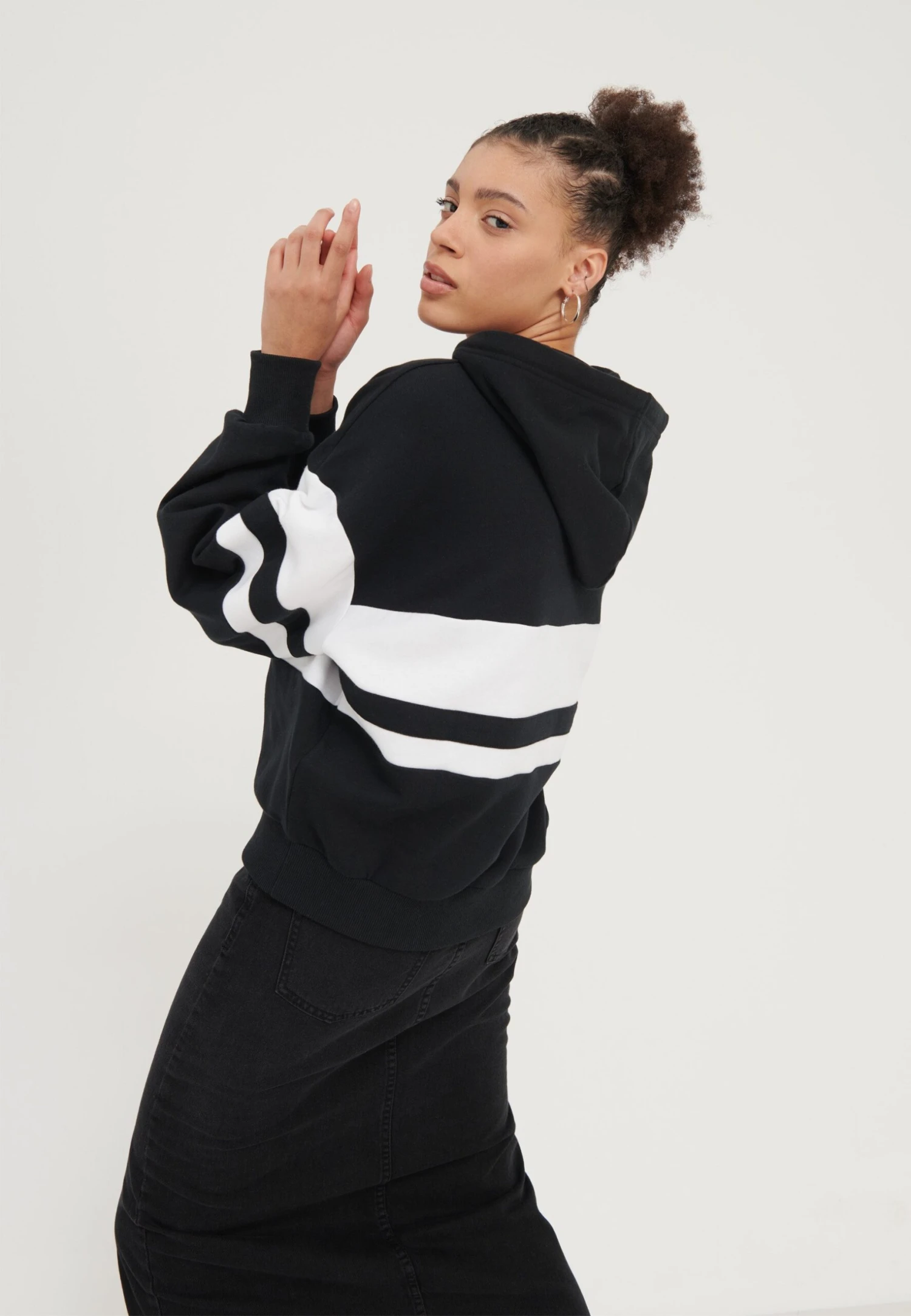 FelpaBlack/White Donna Felpe EV421J0DD-Q11 Even&Odd FelpaBlack/White Donna Felpe EV421J0DD-Q11 -Even&Odd 50b297af5ea74a849e836ab34f3556f0 scaled