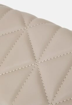 Even&Odd Pochette Beige Donna Borse EV451H0V3-B11 5 Even&Odd Pochette Beige Donna Borse EV451H0V3-B11 -Even&Odd 7cca2a7fbfc14ca4a7a3951b72bab642