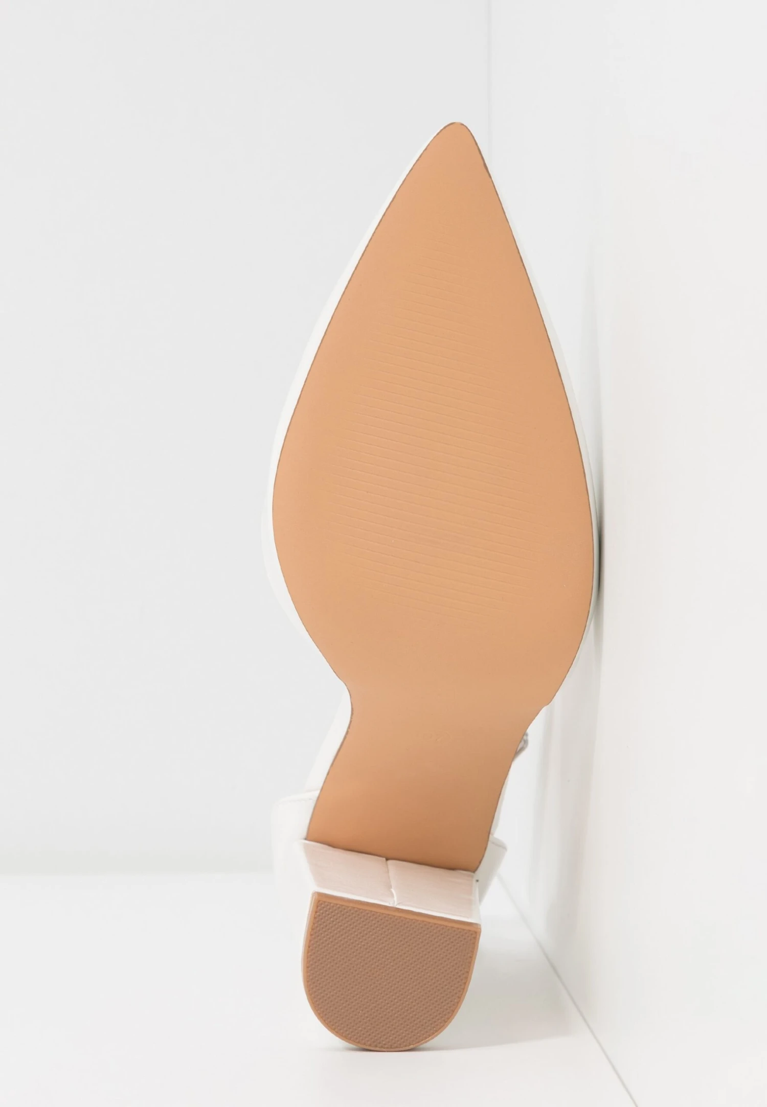 DecolletéWhite Donna Scarpe con tacco EV411B077-A11 Even&Odd DecolletéWhite Donna Scarpe Con Tacco EV411B077-A11 -Even&Odd 920f030750224c40872f78c6efad791c scaled